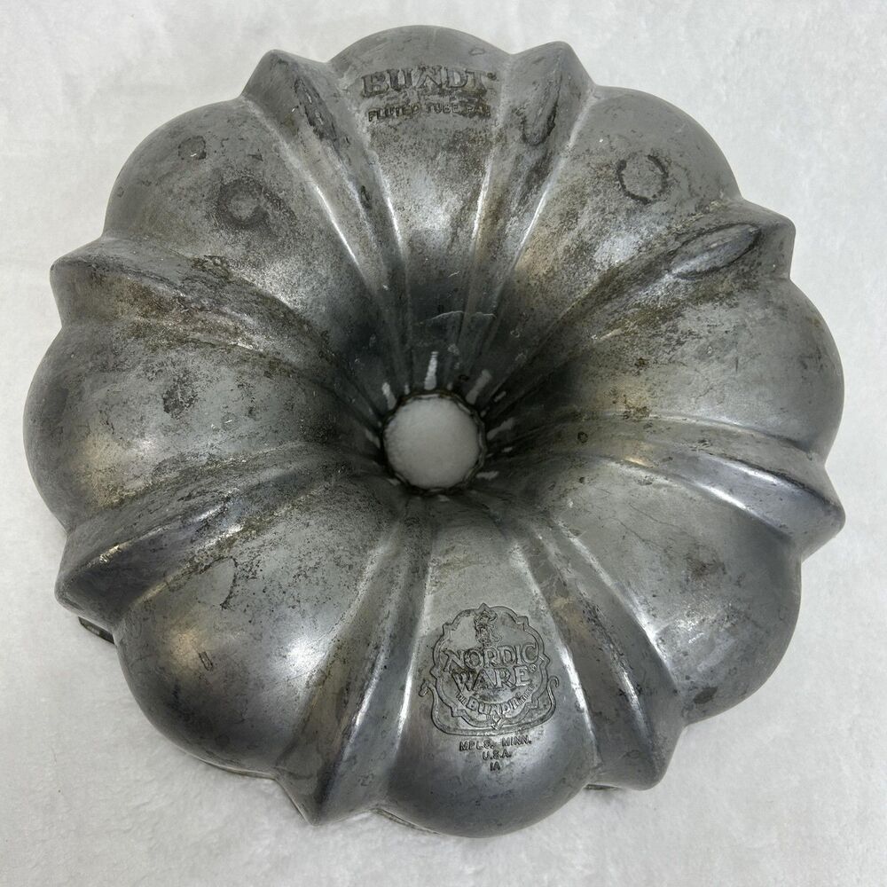 Vintage Nordic Ware Bundt Fluted Tube Pan Cast Aluminum Cake Mold Made in USA
